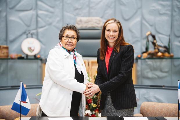 Minister Caroline Wawzonek is sworn in by Commissioner Margaret Thom in December 2023.